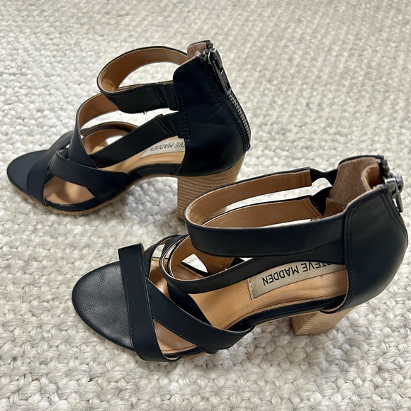 Steve Madden Black Strapped Heel, size 7 - Picture 4 of 4